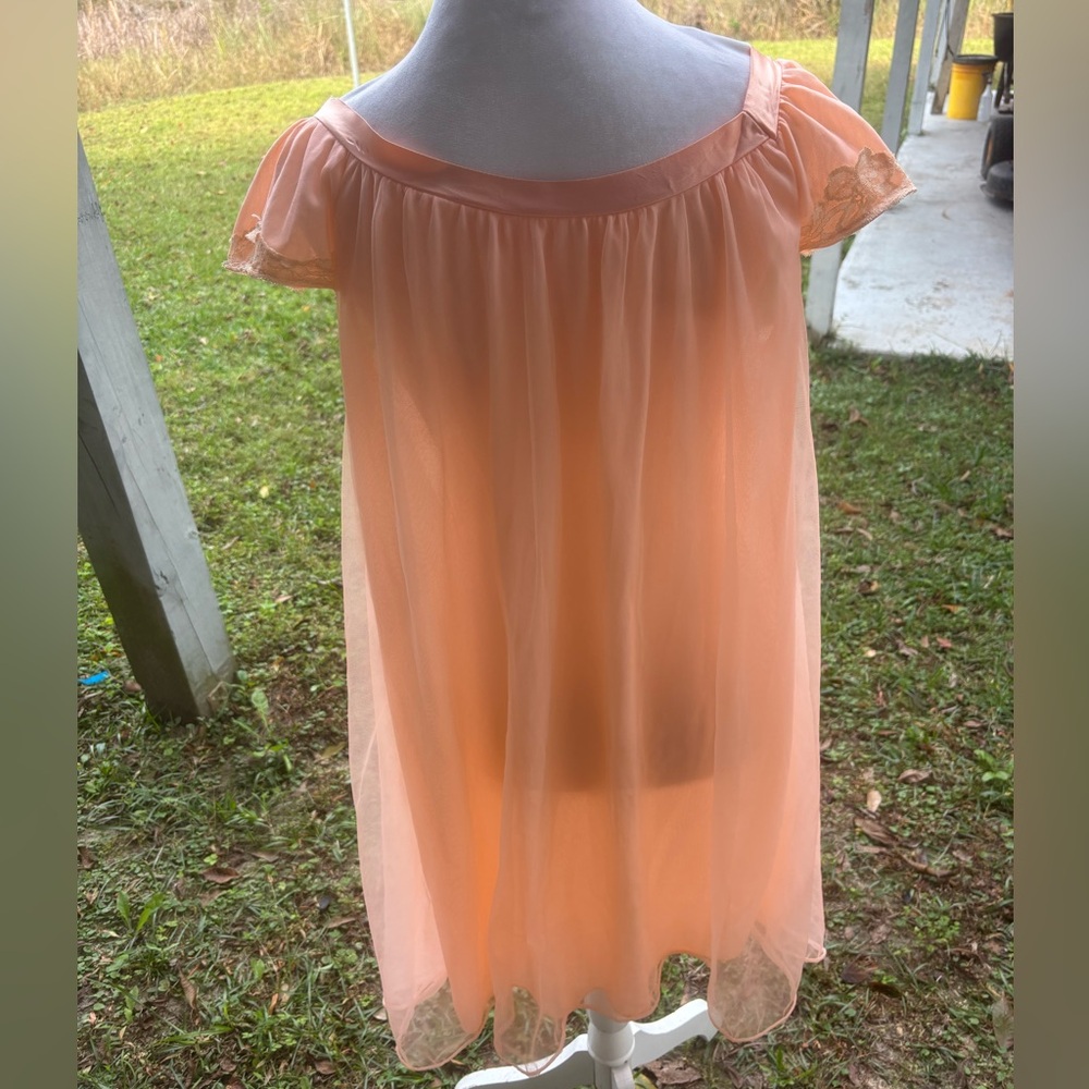 Vintage Babydoll Nightgown Peach w/Ecru Lace Detail Size Small 1960s -1970s - Picture 3 of 7